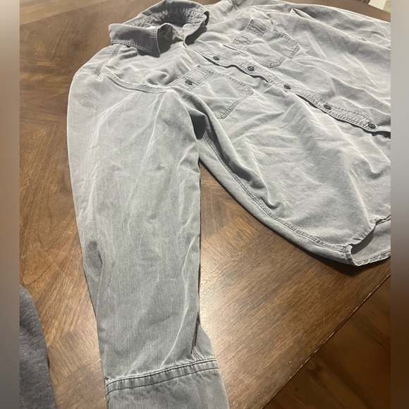 Old Navy bottom up shirt - Picture 2 of 4